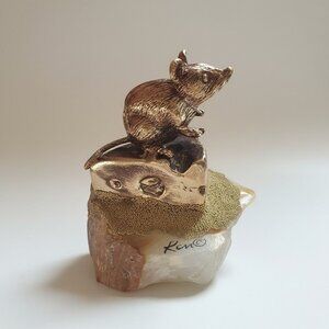 Ron Mouse Figurine On Cheese W/Gold Detailing & Quartz Crystal Base Paperweight